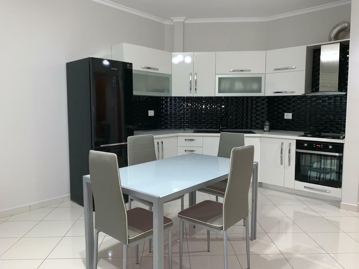 Pearl Seaview Apartment Vlorë Esterno foto